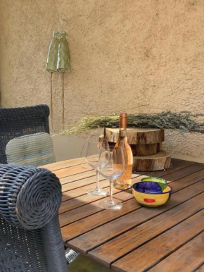 Rdc de ma maison dans un joli village Provençal, open space joliment rénové